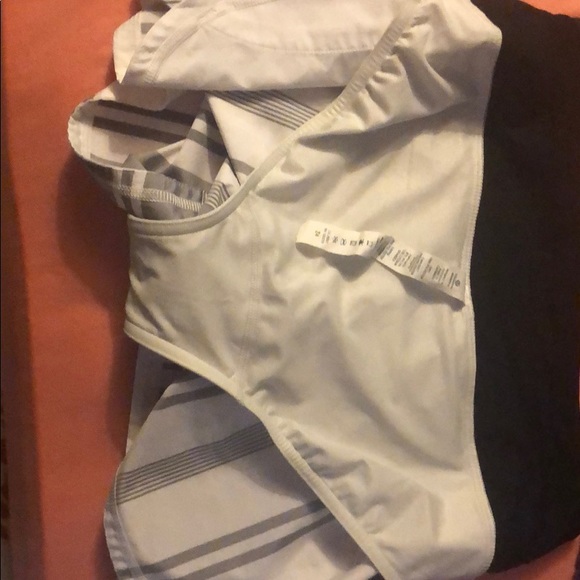 Lululemon size 4 shorts - Picture 4 of 4